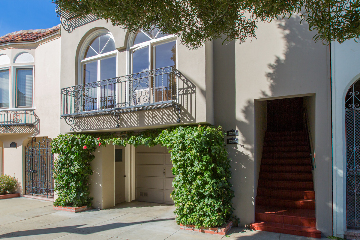 2360 Bay Street=2015 Image 2