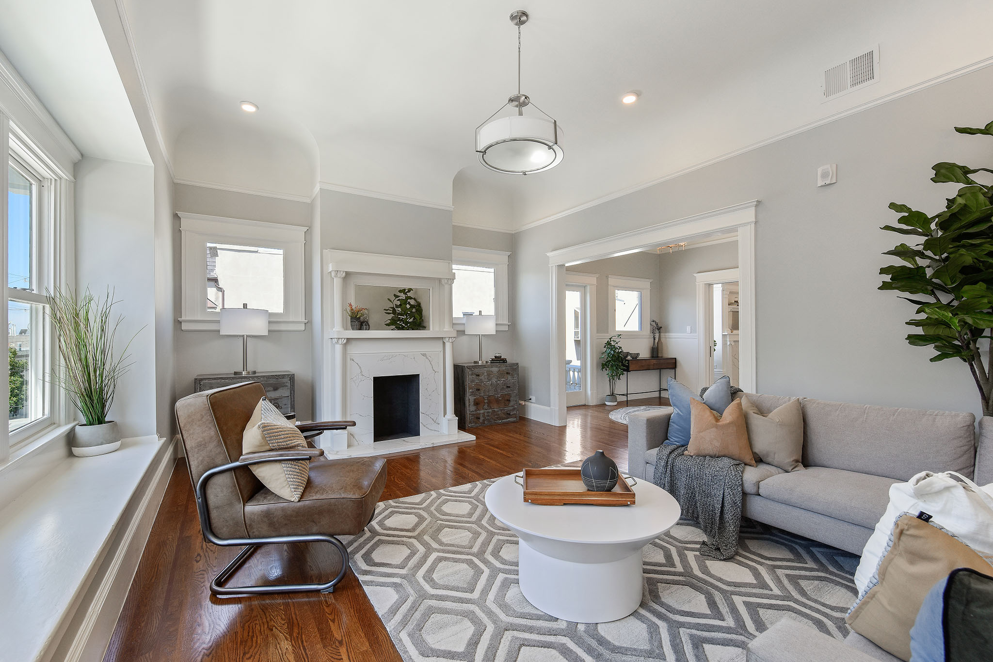 1720 Larkin Street Image 4