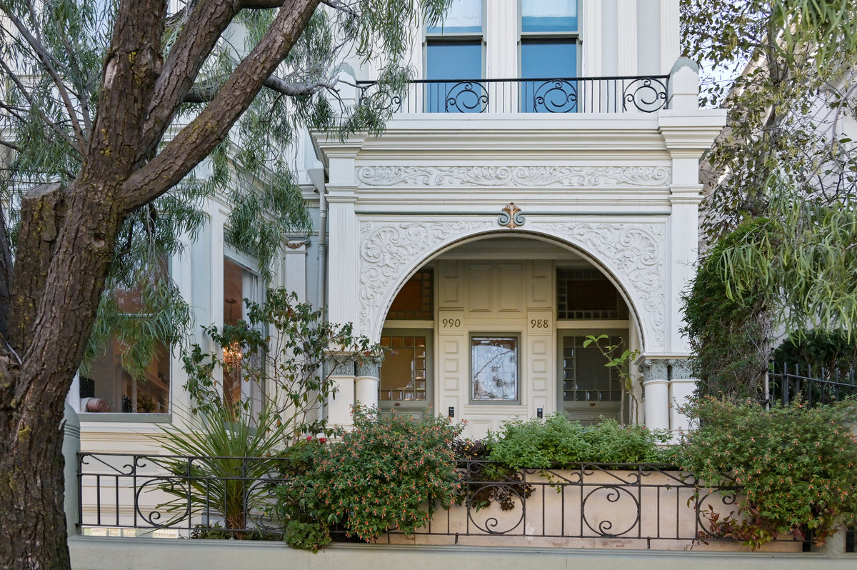 Beautiful entrance to 990
