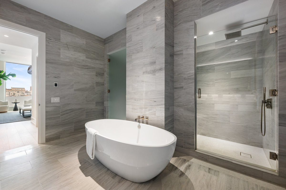 Primary bath's soaking tub, shower, separate WC