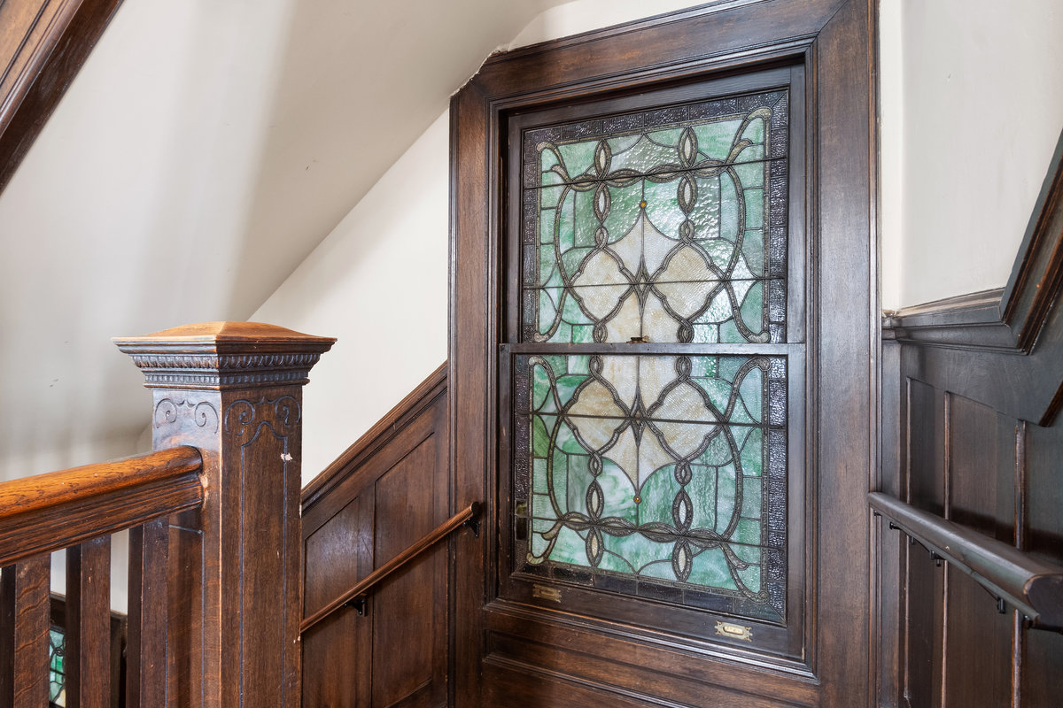 Exquisite stained glass & original detail
