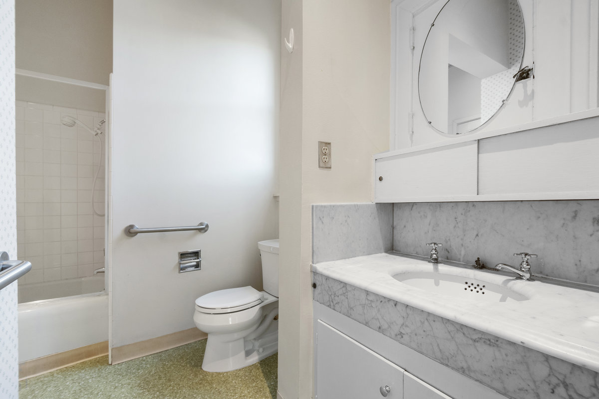 Bath serving bedrooms 2 & 3