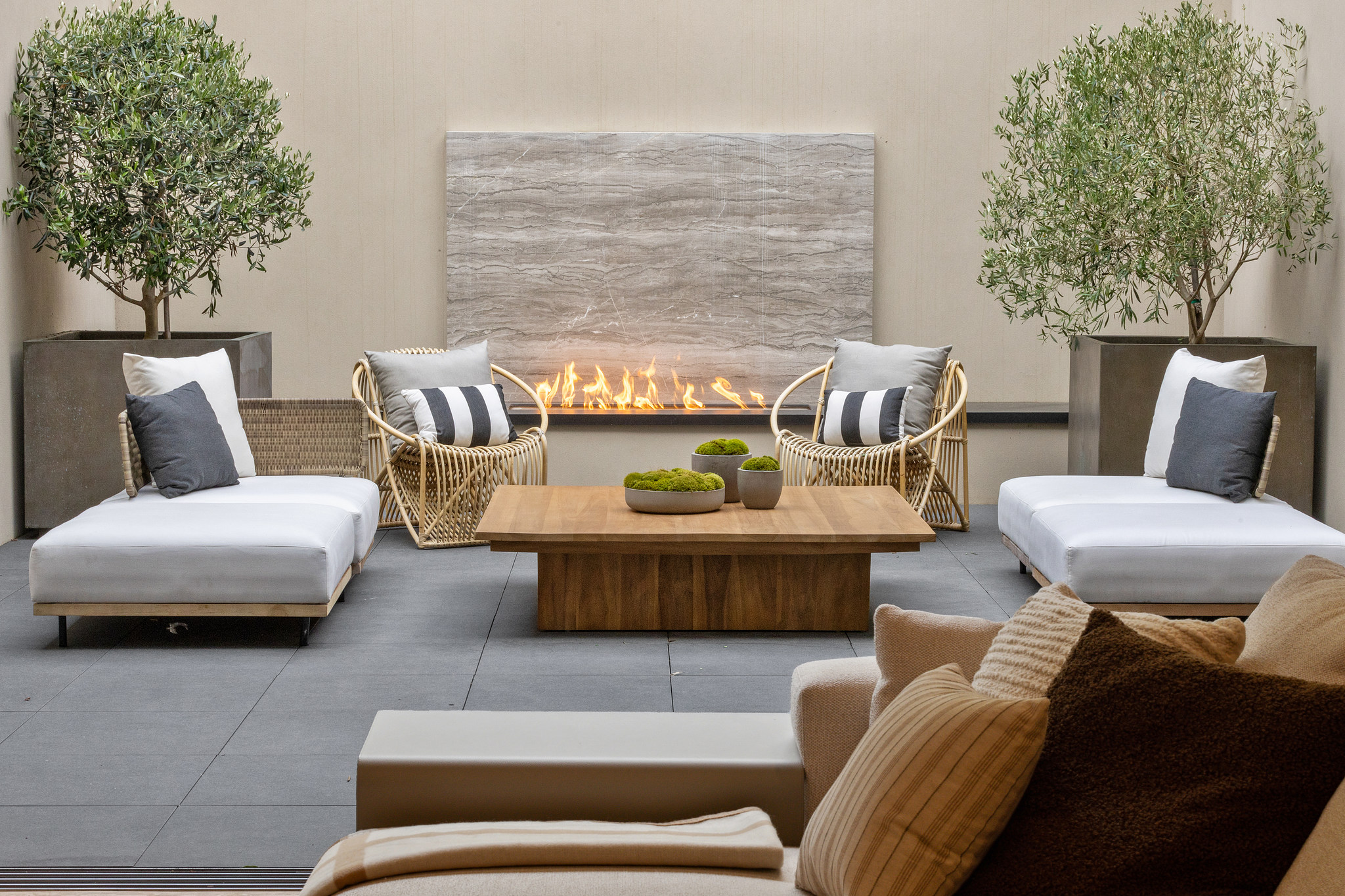 Contemporary two-unit residence, perfect for multi-generational living, 2742-2744 Baker ST Main Image
