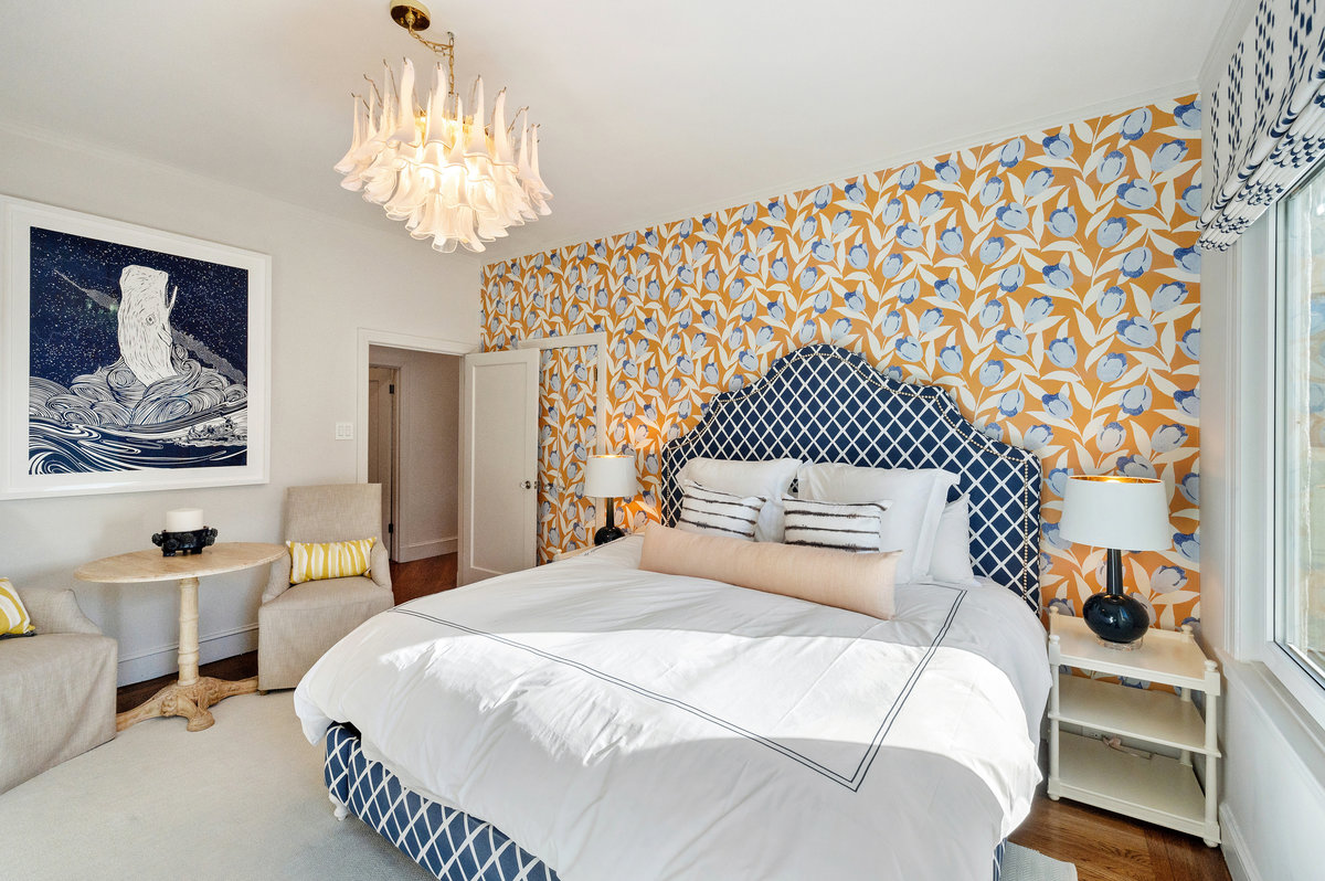 Guest bedroom 2 (light fixture no longer present)